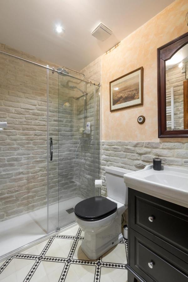 1851: Exceptional 19Th Century Studio In Madrid Exteriör bild